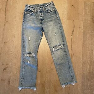 SOLD- Levi's Wedgie Straight